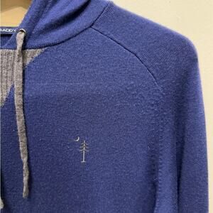 B Draddy • 100% Baruffa Merino wool • Hooded Sweater
Men’s size Medium